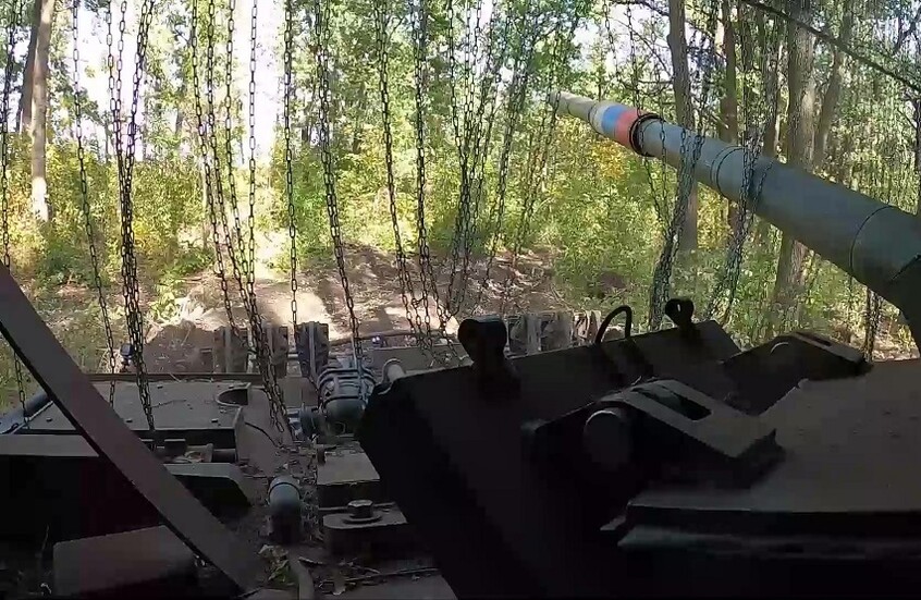 القوات الروسية تقترب من قطع خط إمداد القوات الأوكرانية في بلدة كوراخوفو