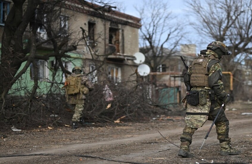رئيس الاستخبارات البريطانية يعترف علنا بمساعدة أوكرانيا