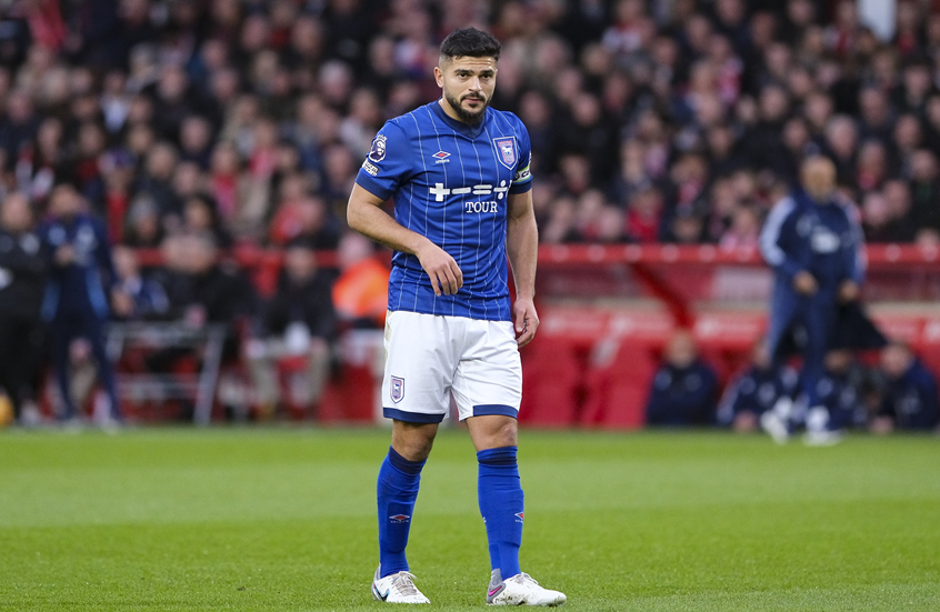 المصري سام مرسي يرفض ارتداء شارة "قوس قزح" في الدوري الإنجليزي