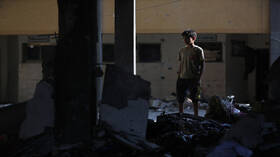 مراسلنا: الجيش الإسرائيلي قصف منزلا في جباليا كان به أكثر من 120 شخصا والقتلى ما زالوا تحت الأنقاض