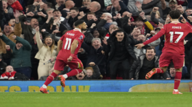 بهدف عالمي.. صلاح يمنح ليفربول الفوز على برايتون وصدارة الدوري الإنجليزي