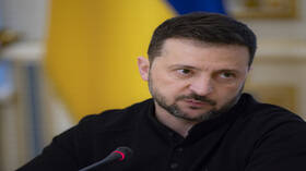 "طفل مدلل يريد إطلاق النار".. زيلينسكي يدخل في هيستيريا