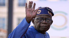 رئيس نيجيريا يأمر بالإفراج عن القاصرين المتهمين بـ"الخيانة العظمى"