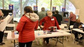 مقطع فيديو يوضح التصويت في الانتخابات الرئاسية الأمريكية بدون وثائق