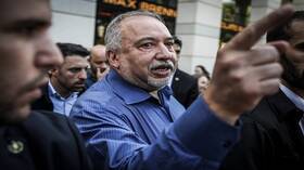 وصفه بالفاشل.. ليبرمان يهاجم نتنياهو بعد إقالة وزير الدفاع يوآف غالانت