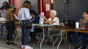 "فوكس نيوز": تمديد ساعات التصويت في عدد من مراكز الاقتراع بولايتين حاسمتين