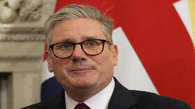 ستارمر يتهرب من الإجابة عن سؤال حول إهانة وزير خارجيته لترامب