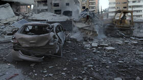 لبنان.. مقتل 3 مواطنين وإصابة 3 عسكريين في الجيش وعناصر من اليونيفيل في غارة إسرائيلية استهدفت سيارة