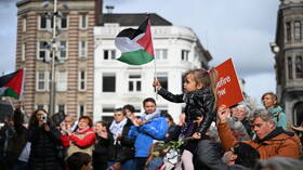 فلسطين تدين الاعتداء على رمزية العلم الفلسطيني وتدعو السلطات الهولندية للتحقيق في أحداث أمستردام