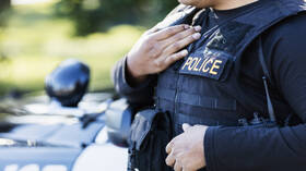 الولايات المتحدة.. والدان يتقاتلان بوحشية حتى الموت بينما كان طفلهما يلهو بألعاب الفيديو 