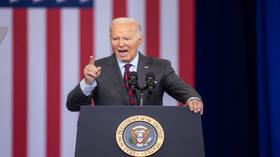 بايدن يرد بشكل عصبي على سؤال أحد الصحفيين عن الأسرى الإسرائيليين