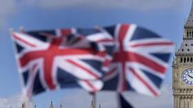 "الملك الأحمق" يدفع ثمن مذبحة في عيد مقدس!