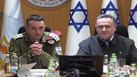 لقطات توثق "صدمة" رئيس الأركان الإسرائيلي من تصريح وزير الدفاع عن نزع سلاح "حزب الله" (فيديو)