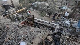 الجيش الإسرائيلي يقصف مدرسة أبو عاصي في مخيم الشاطئ بغزة (فيديو)