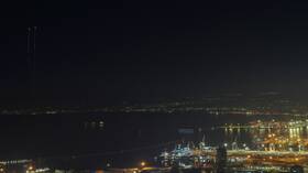 اندلاع حريق في حيفا بعد سقوط صواريخ أطلقها حزب الله (صور + فيديو)