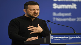 "بلومبيرغ" حلفاء أوكرانيا باتوا على يقين بوجوب تقديم زيلينسكي تنازلات لروسيا لإنهاء النزاع