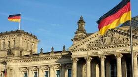 الحكومة الألمانية تعلن عن تزويد أوكرانيا بمركبات مدرعة وطائرات مسيرة