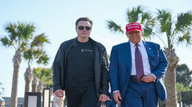 خبيرة في لغة الجسد تكشف حقيقة علاقة ترامب وماسك