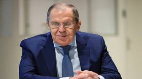 لافروف: زيلينسكي يتهم أسياده بتركه أعزل