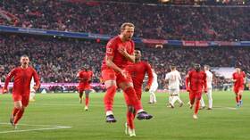 "هاتريك" هاري كين يقود بايرن ميونخ إلى فوز عريض ويجعله يتقدم على عمر مرموش