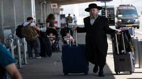 إسرائيل تحذر مواطنيها من السفر إلى الإمارات بعد مقتل الحاخام كوغان