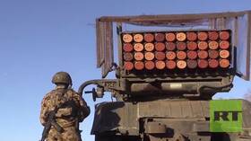 راجمات الصواريخ "Grad" تستهدف أفرادا ومعدات الجيش الأوكراني