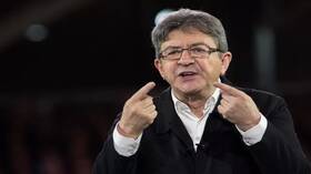 زعيم المعارضة اليسارية في فرنسا يطالب ماكرون بالاستقالة