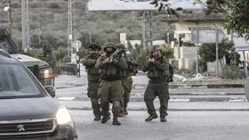 الجيش الإسرائيلي يعلن مقتل ضابط وإصابة 3 آخرين بجروح خطيرة