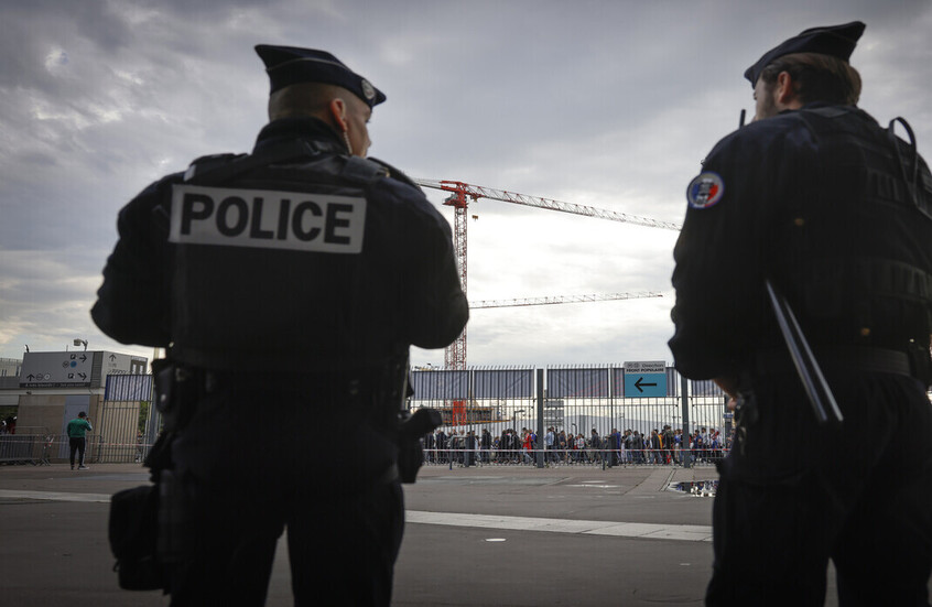 مصرع شخصين وإصابة 33 إثر تحطم حافلة بالقرب من منتجع في فرنسا