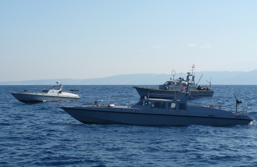 الجيش اللبناني ينقذ 17 سوريا أثناء محاولتهم مغادرة لبنان عبر البحر بطريقة غير شرعية (صور)