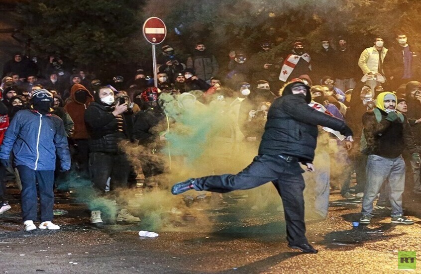 رئيس وزراء جورجيا يلوح بالمحكمة الدستورية لنزع الشرعية عن أحزاب المعارضة