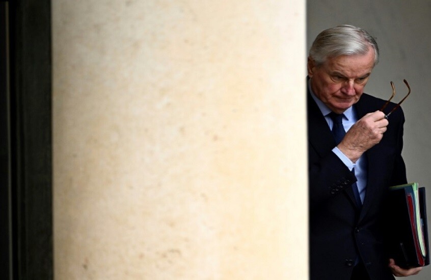 اليمين الفرنسي يهدد بحجب الثقة عن حكومة بارنييه بسبب الميزانية