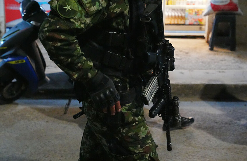 كولومبيا.. 12 قتيلا في معارك بين مسلحين حول حقول 