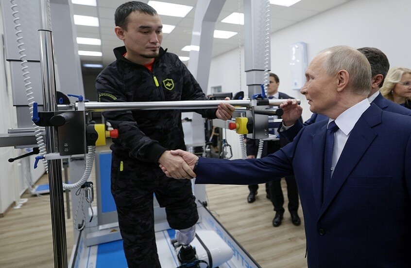 بوتين يزور المؤسسات الروسية الرائدة في قطاع الصناعة الطبية وإعادة التأهيل (فيديو)