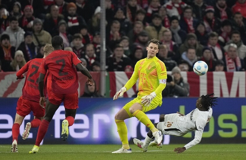 ضربة "قاضية" وتاريخية.. "العنكبوت" نوير يتعرض للطرد لأول مرة في تاريخه (فيديو)