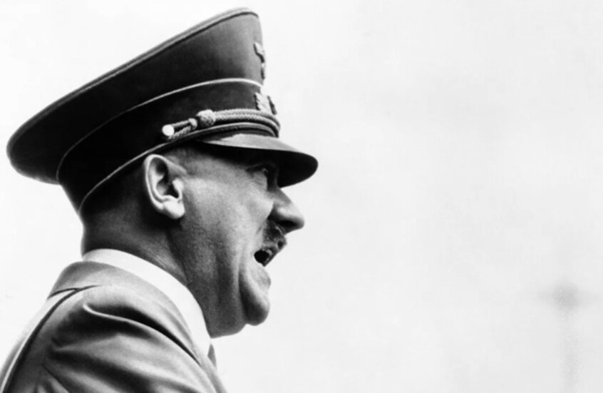 العثور على شعار هتلر الشخصي في بولندا