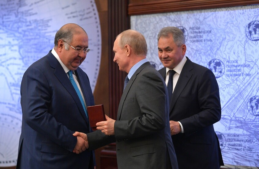 الملياردير الروسي عثمانوف يعلق مهامه كرئيس الاتحاد الدولي للمبارزة