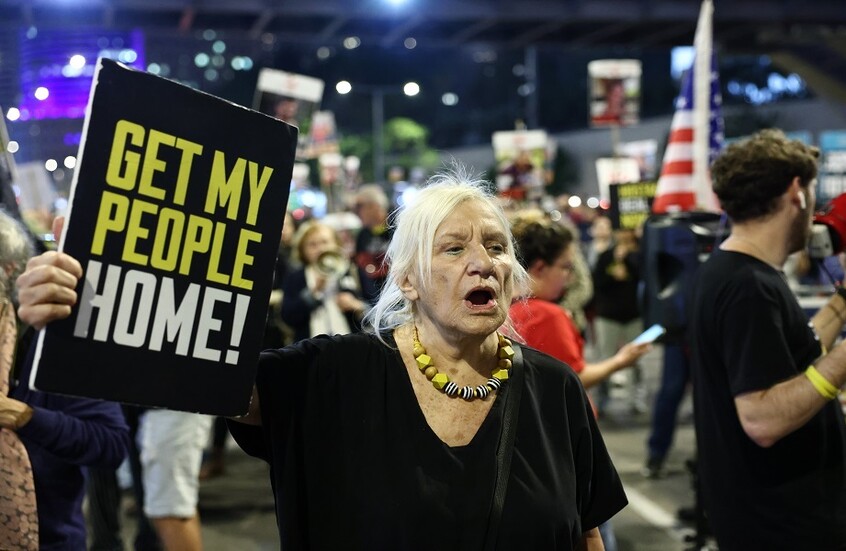 مستشار نتنياهو يلمح إلى إمكانية إعادة الأسرى من غزة قريبا