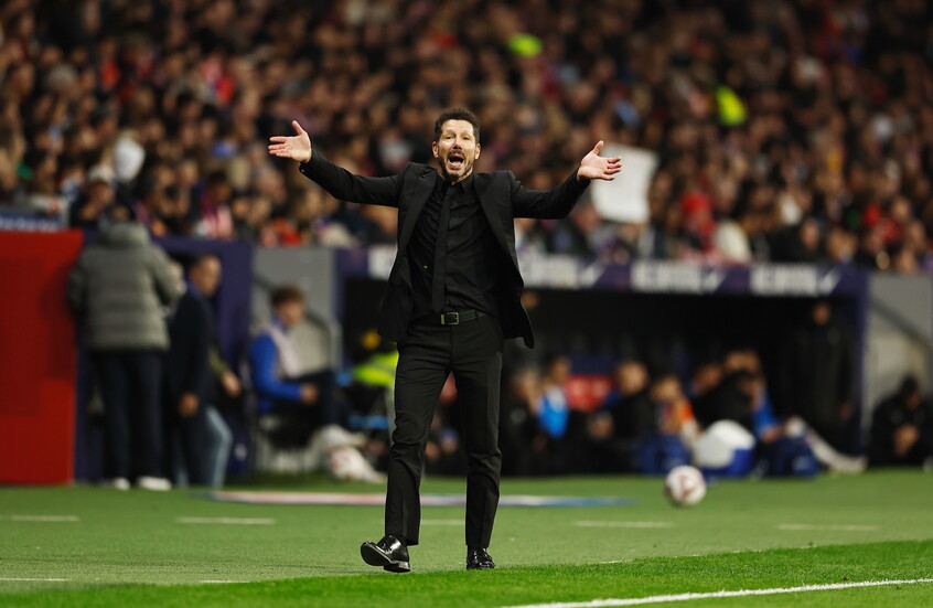 "ركلة" تتسبب في طرد مدرب أتلتيكو مدريد من مباراة بكأس الملك