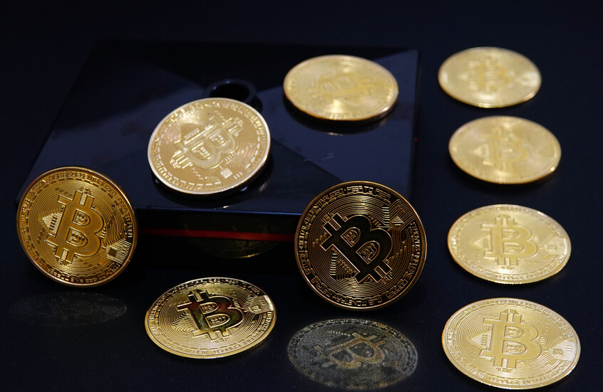 ترامب يسمّي "قيصر" الذكاء الاصطناعي والعملات المشفرة