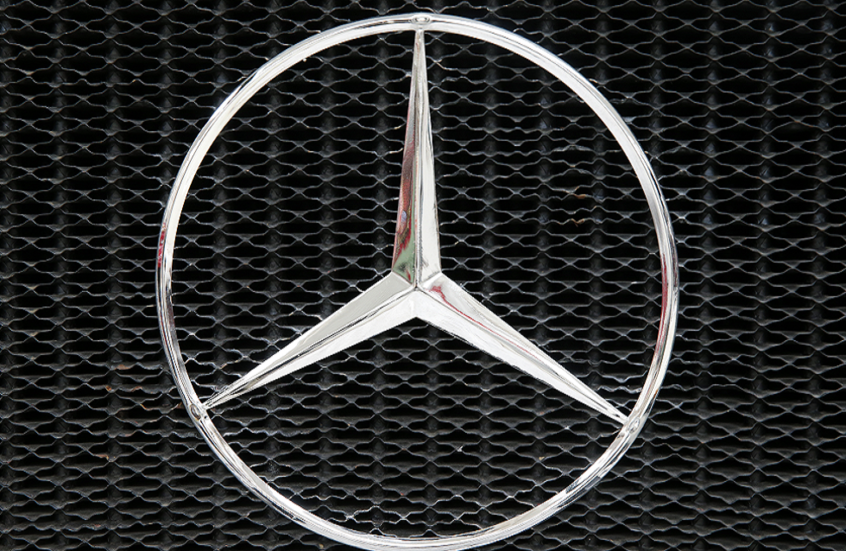 مرسيدس تطور طلاء شمسيا ثوريا للسيارات الكهربائية