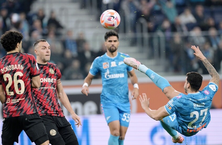 شاهد.. المهاجم الروسي دزوبا يفاجئ فريقه السابق زينيت بطرسبورغ بـ"طعنة"