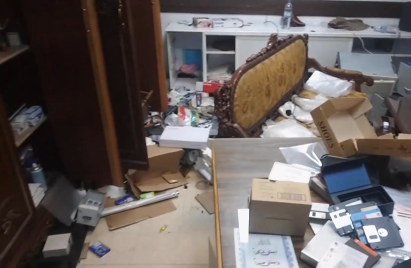 أضرار جسيمة داخل السفارة الإيرانية في دمشق بعد اقتحامها من قبل محتجين سوريين