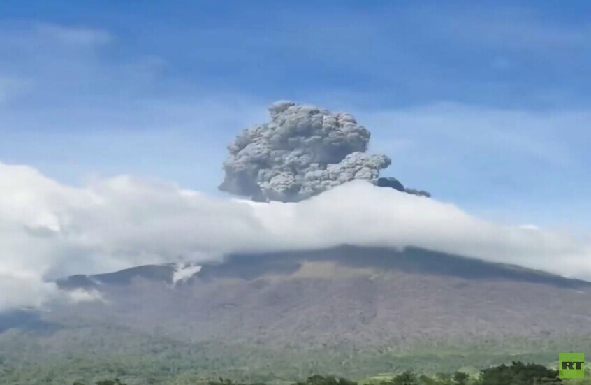 إجلاء 87 ألف شخص بعد ثوران بركان بالفلبين