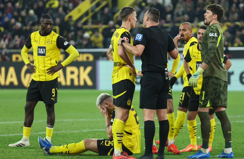 دورتموند يتلقى ضربة موجعة عشية مواجهة برشلونة