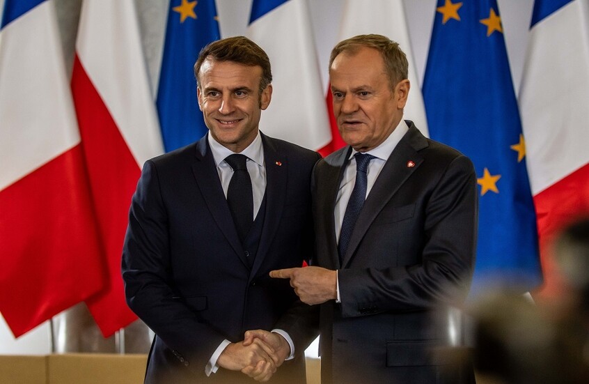 رئيس الوزراء البولندي يسخر من ماكرون بسبب مصافحة الدونالديين (فيديو)