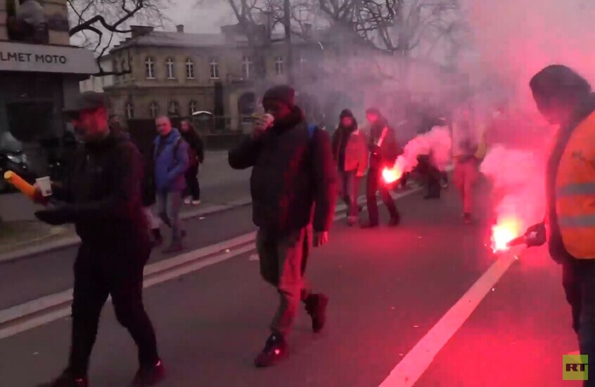 احتجاجات عمالية في شوارع باريس