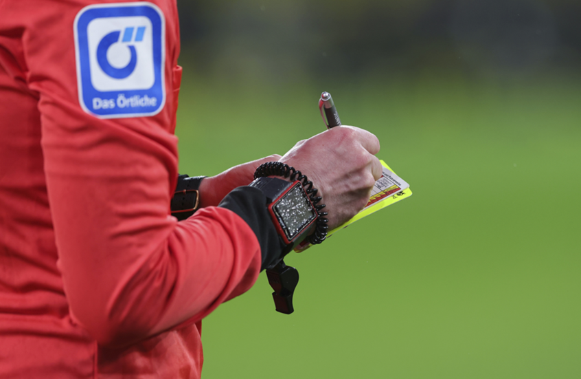 له ذكرى سيئة مع منتخب مصر وتسبب في أزمة بسبب احتفالية "المنسف".. من هو حكم مباراة الأهلي وباتشوكا؟