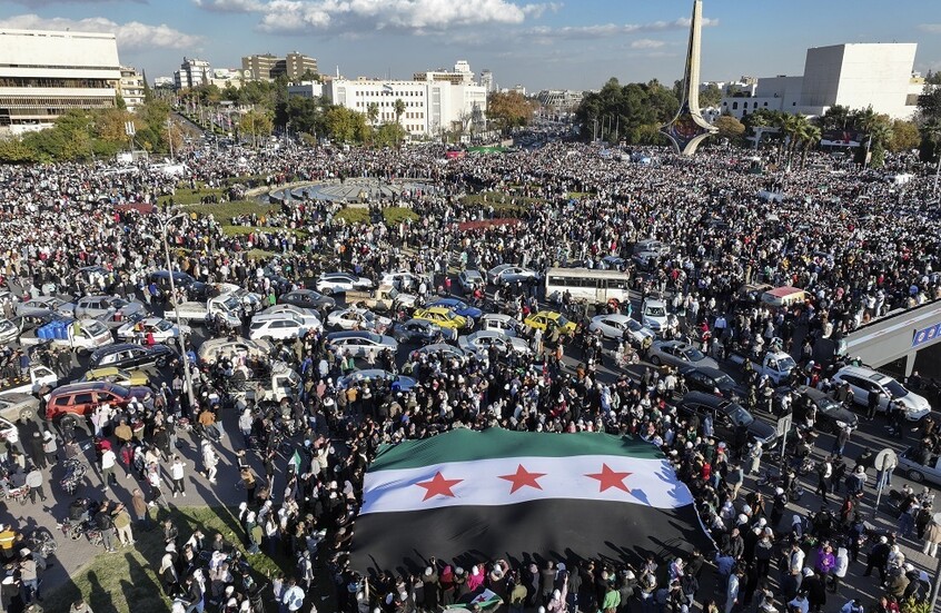 سوريا.. الصم والبكم يحتفلون بسقوط بشار الأسد ونظامه (فيديو)