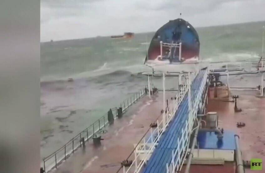 تحطم سفينتي "فولغونفت 212" و"فولغونفت 239" جراء عاصفة قوية في مضيق كيرتش